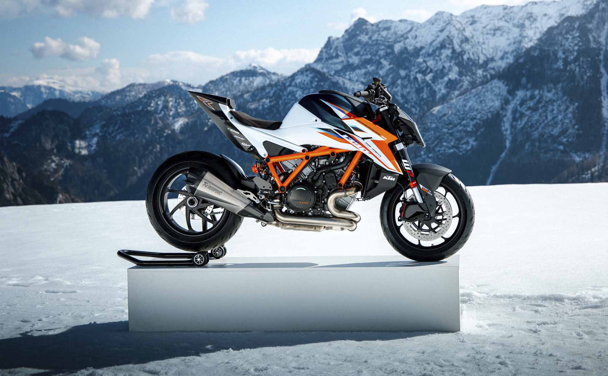 KTM 1390 Super Duke RR: Đủ chưa bao giờ là đủ