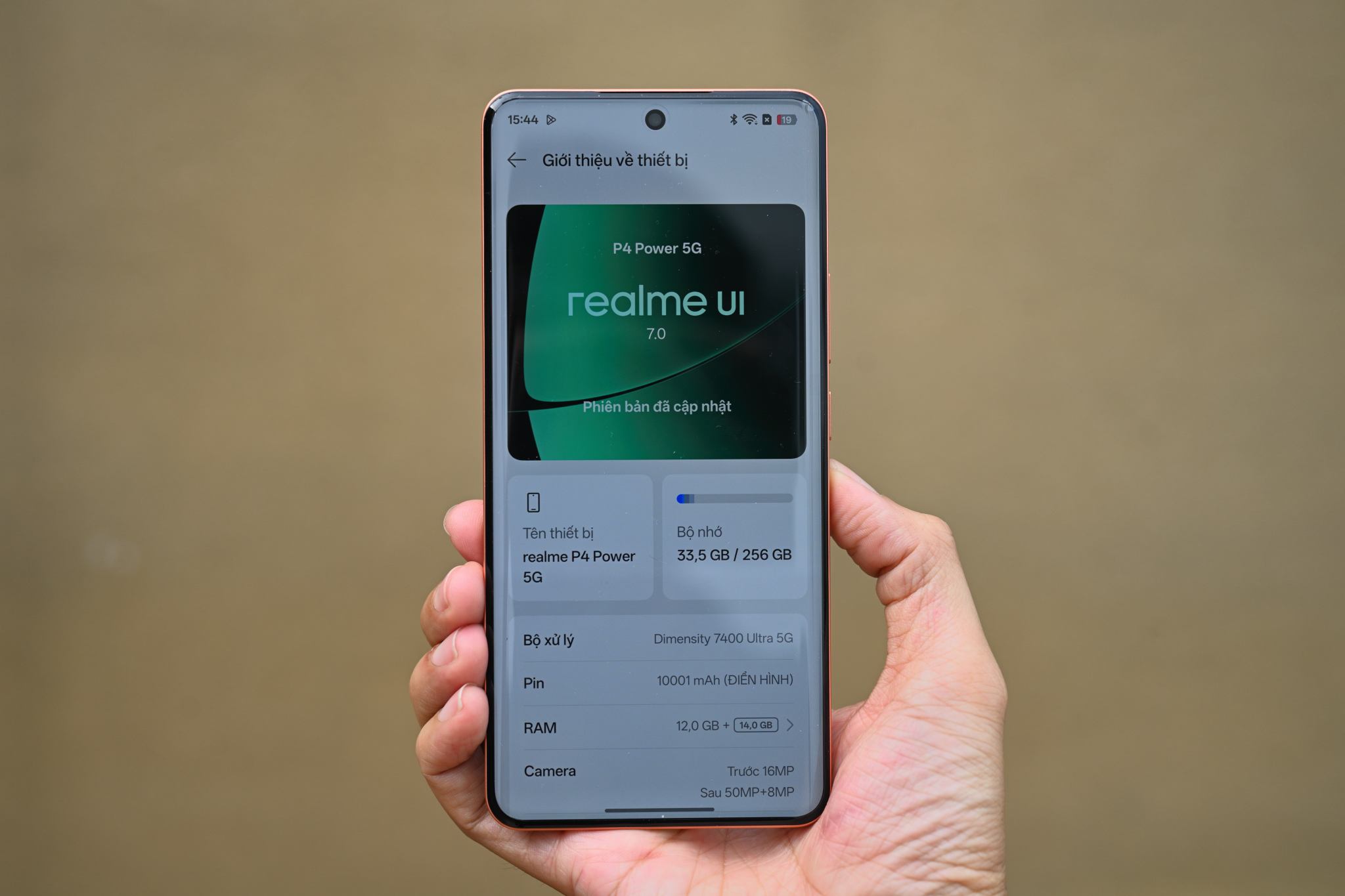 Trên tay realme P4 Power: 10.001 mAh, 6.500 nits — khi realme chọn lối đi riêng rõ ràng