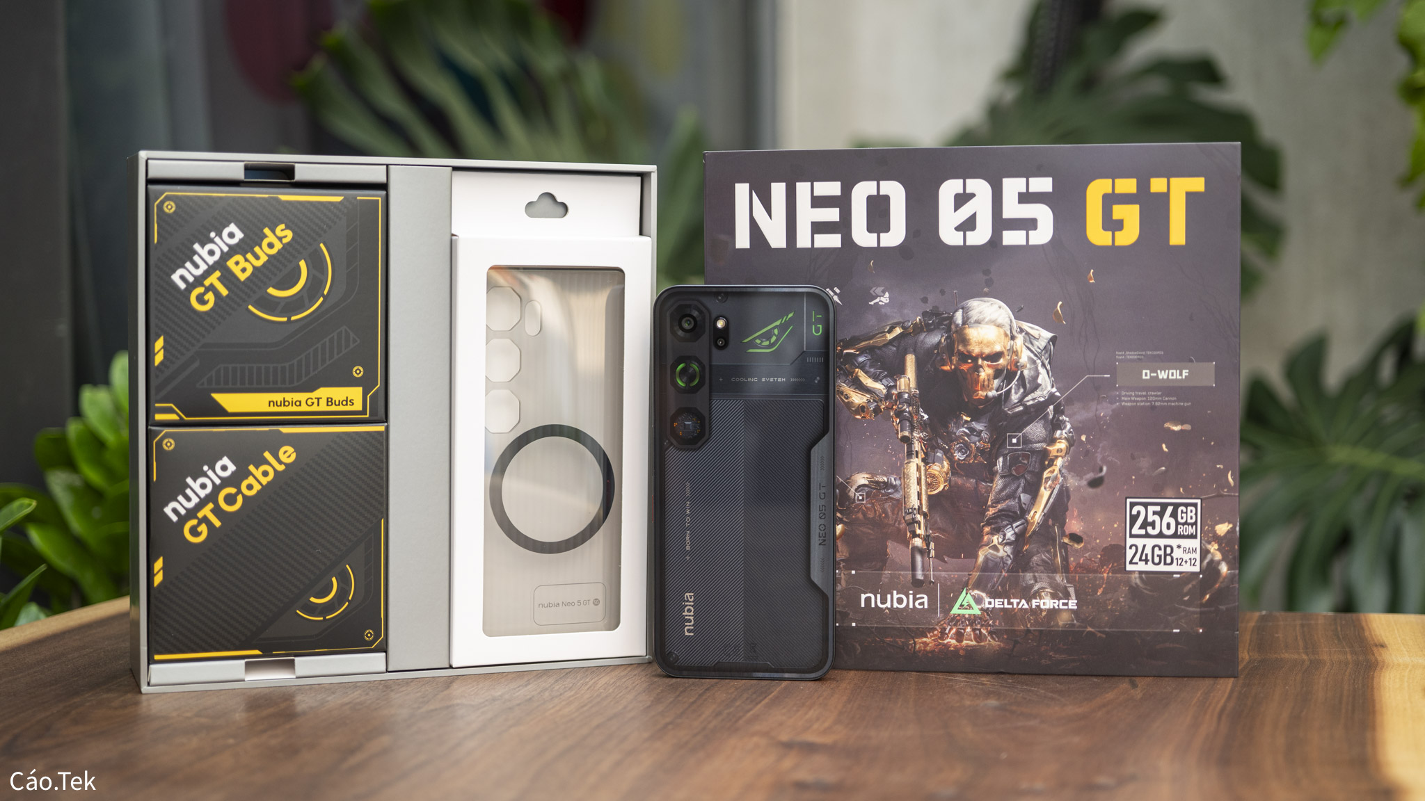 Mở hộp trên tay nubia Neo 5 GT 5G: Dimensity 7400, quạt tản nhiệt, trigger chơi game, pin 6.210 mAh