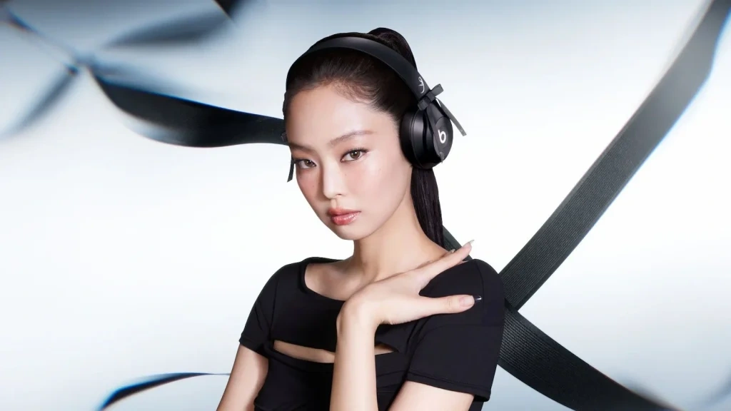 Beats Solo 4 JENNIE Onyx Black ra mắt
