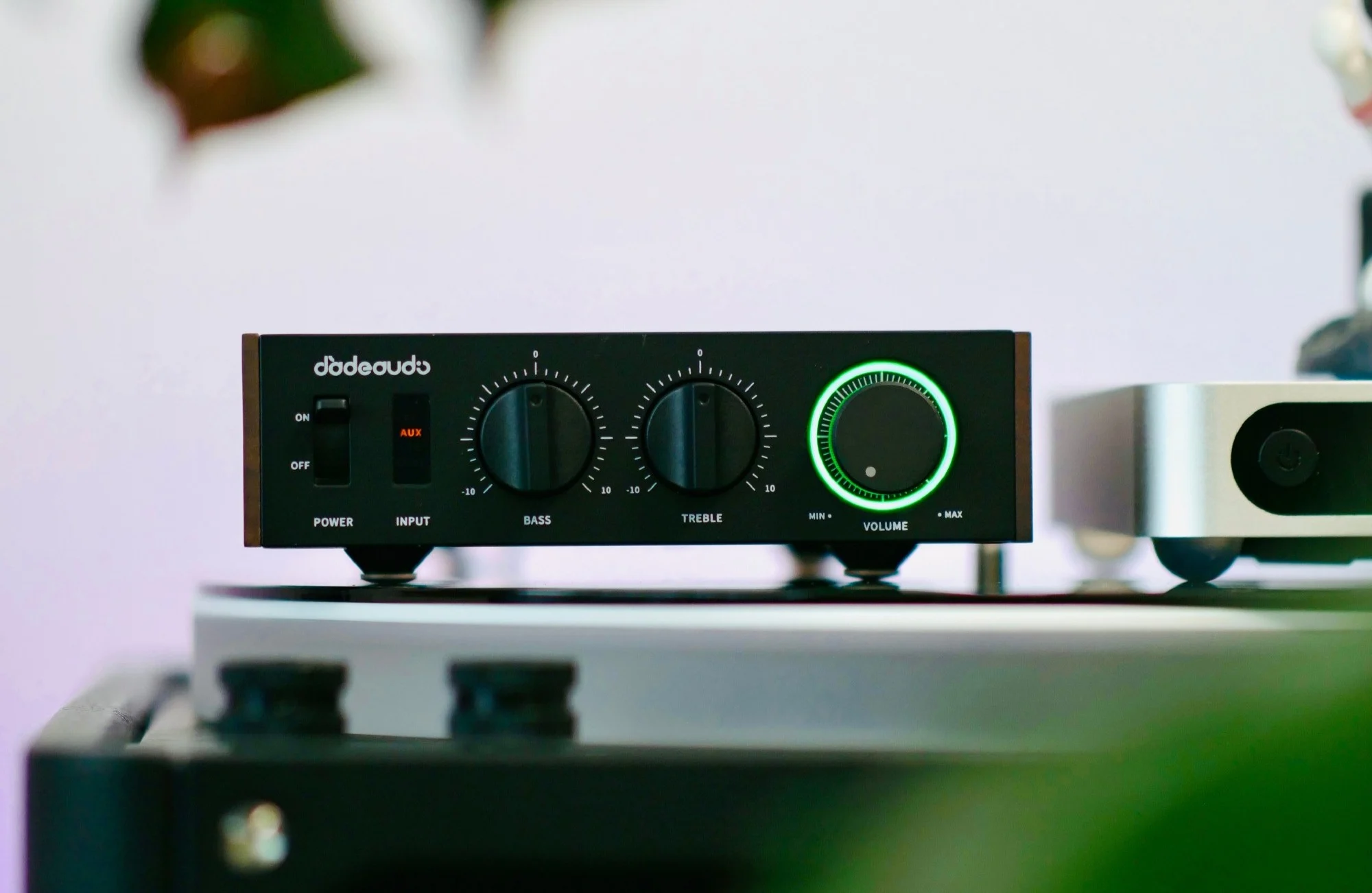 FiiO ra mắt Amply Jade Audio LEVEL 1: Hỗ trợ LDAC, công suất tối đa 300W/kênh, giá $139