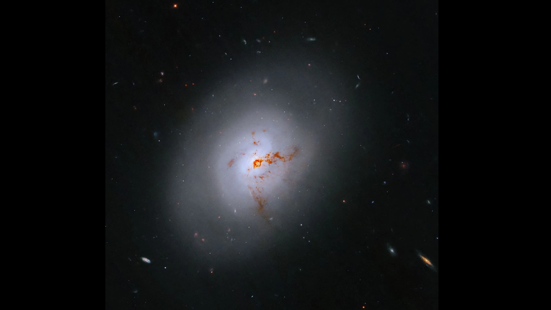 Ảnh thiên hà thấu kính NGC 1266 chụp bởi kính Hubble