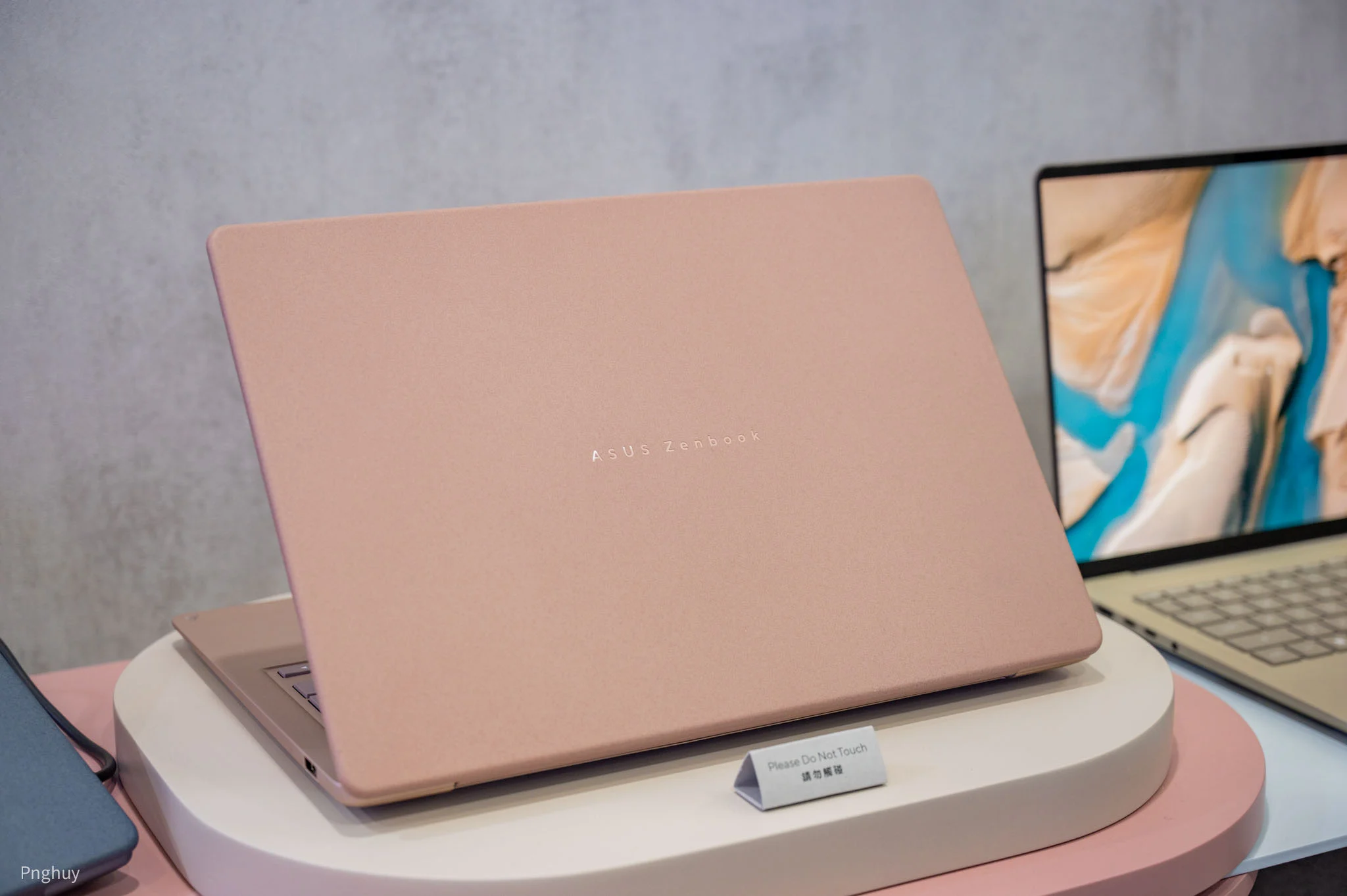 ASUS-COMPUTEX26-pnghuy-63.jpg