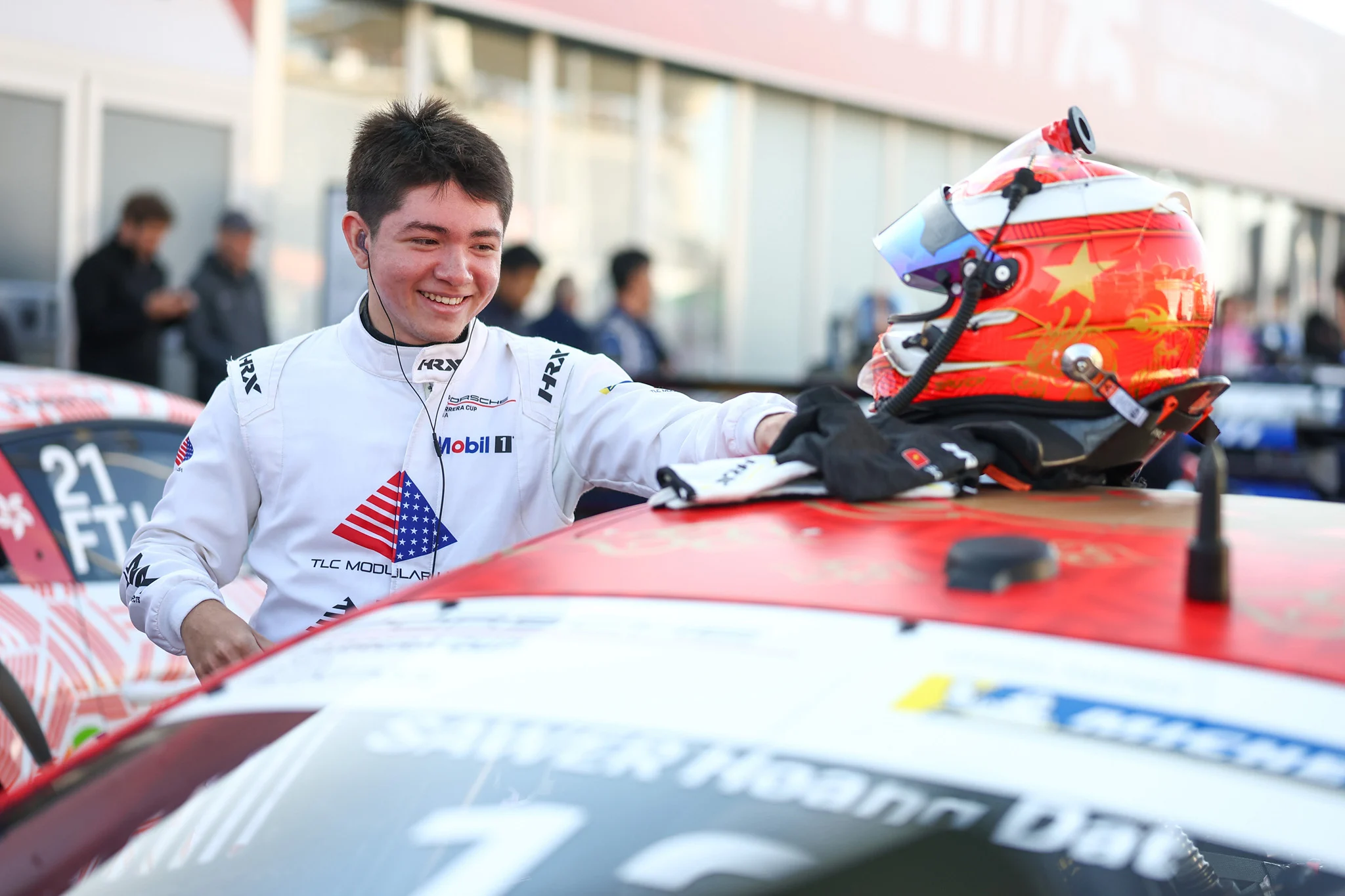 Porsche Việt Nam đồng hành cùng tay đua Sawer Hoàng Đạt tại giải Porsche ARbox Carrera Cup Asia 2026