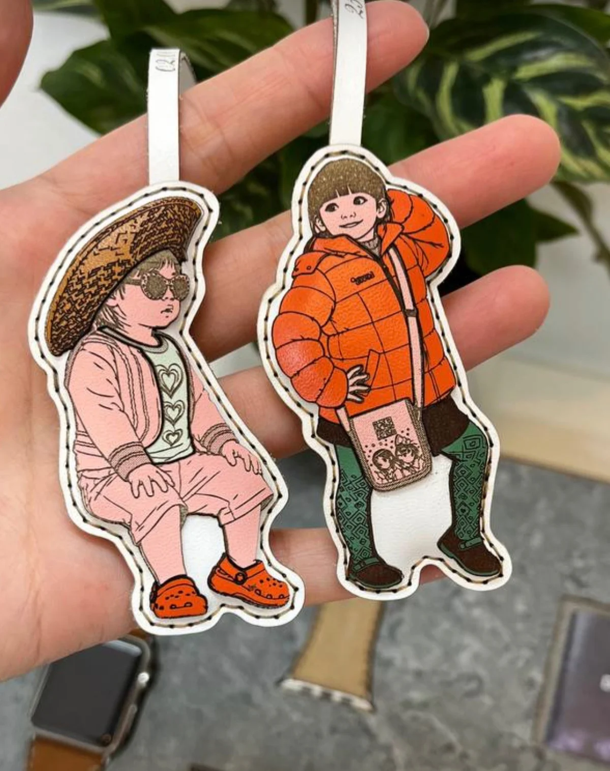 Charm gắn túi xách hoặc hành lý được thực hiện theo hình mẫu Khách gởi! #bagcharm #senkhacten...