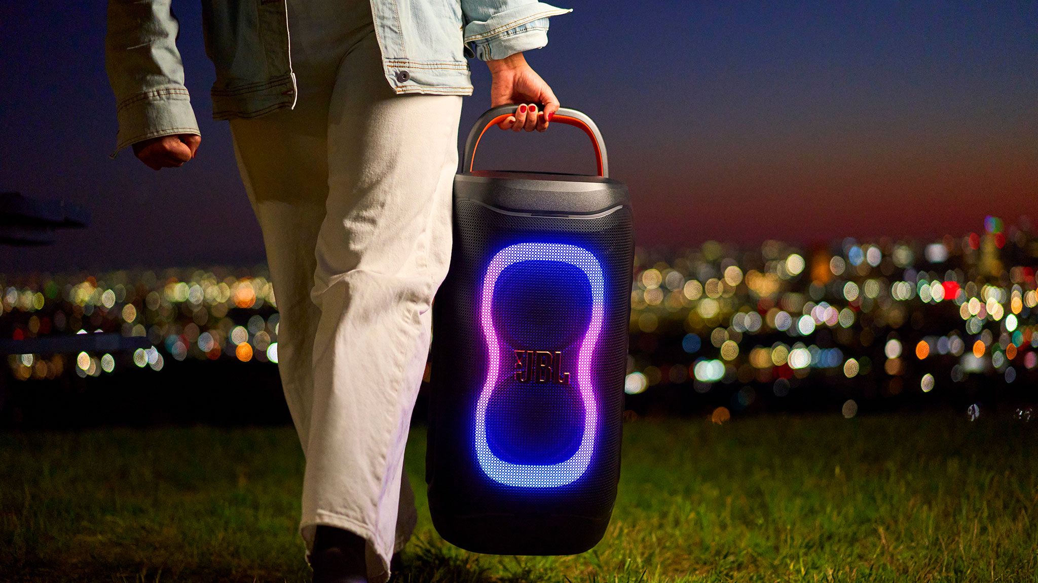 JBL ra mắt PartyBox 330 và 130: USB-C Lossless Audio, AI Sound Boost và thiết kế mới