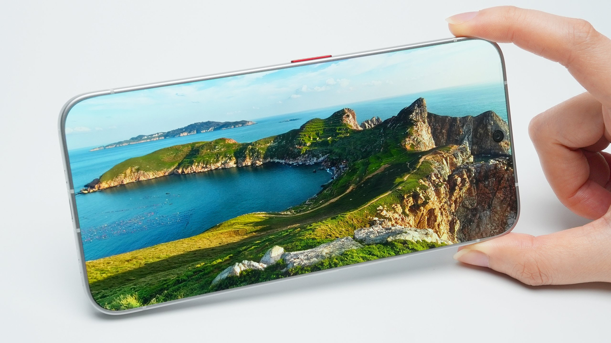 TECNO Next-Gen Bezelless Concept Phone, chiếc điện thoại concept đầu tiên của ngành có viền màn...