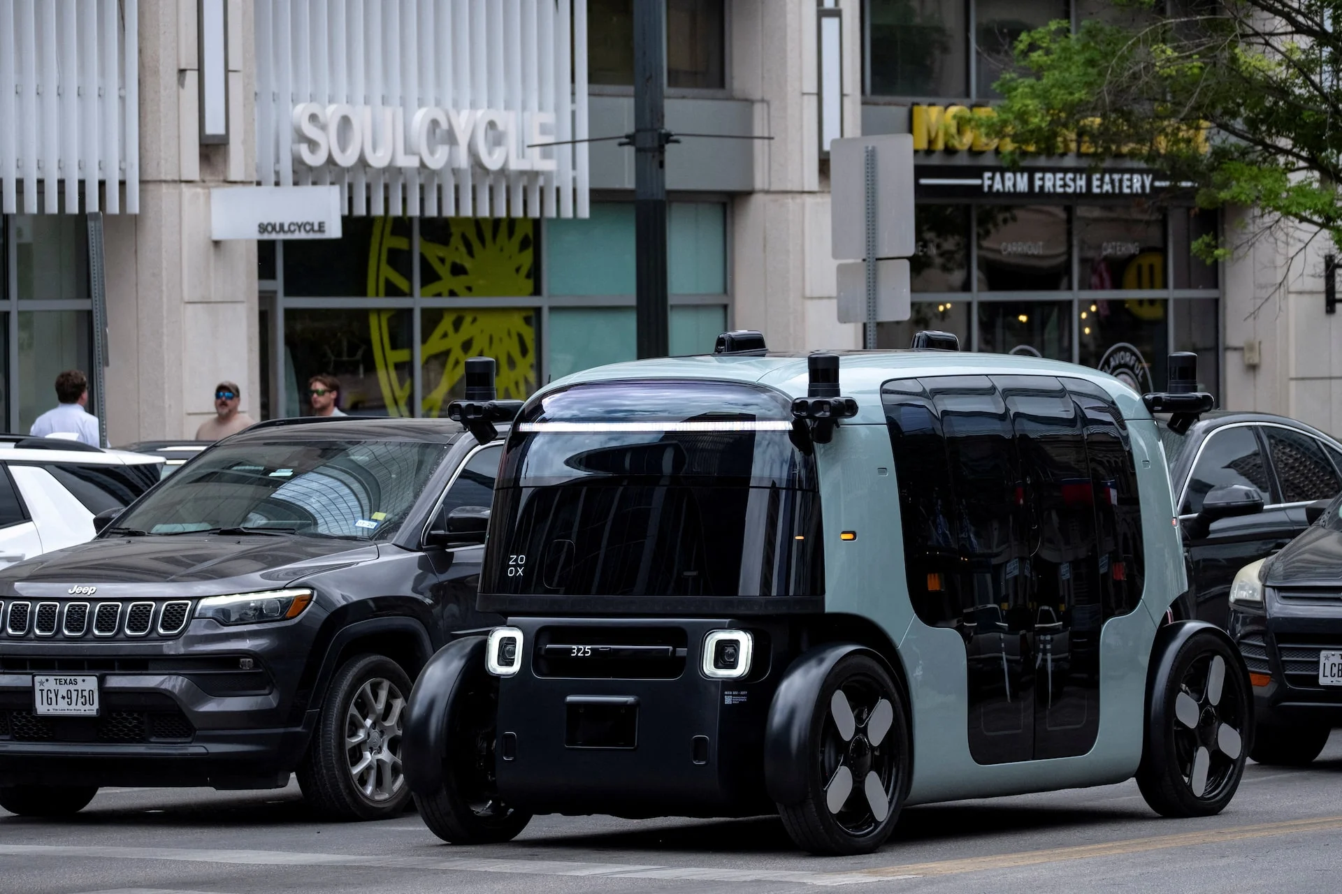 Cuộc đua robotaxi đang đổi luật chơi: lợi thế cho ai được Washington gật đầu trước