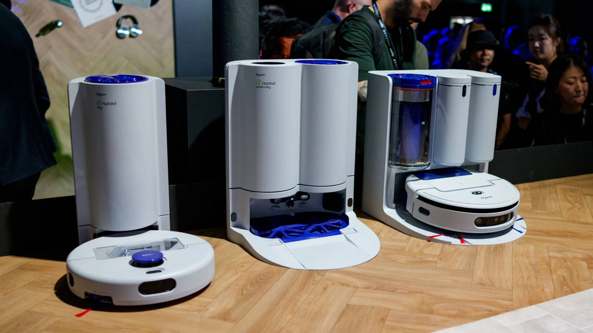 IFA26: Trên tay 3 con robot hút bụi Dyson R1, R2 và R3 mới ra mắt ở IFA 2026