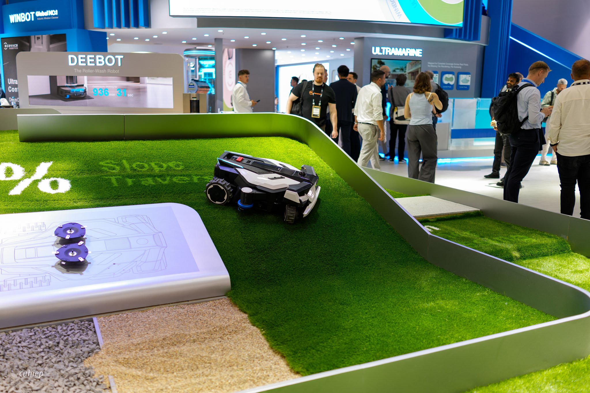 tinhte-cuhiep-IFA26-ecovacs-19.jpg