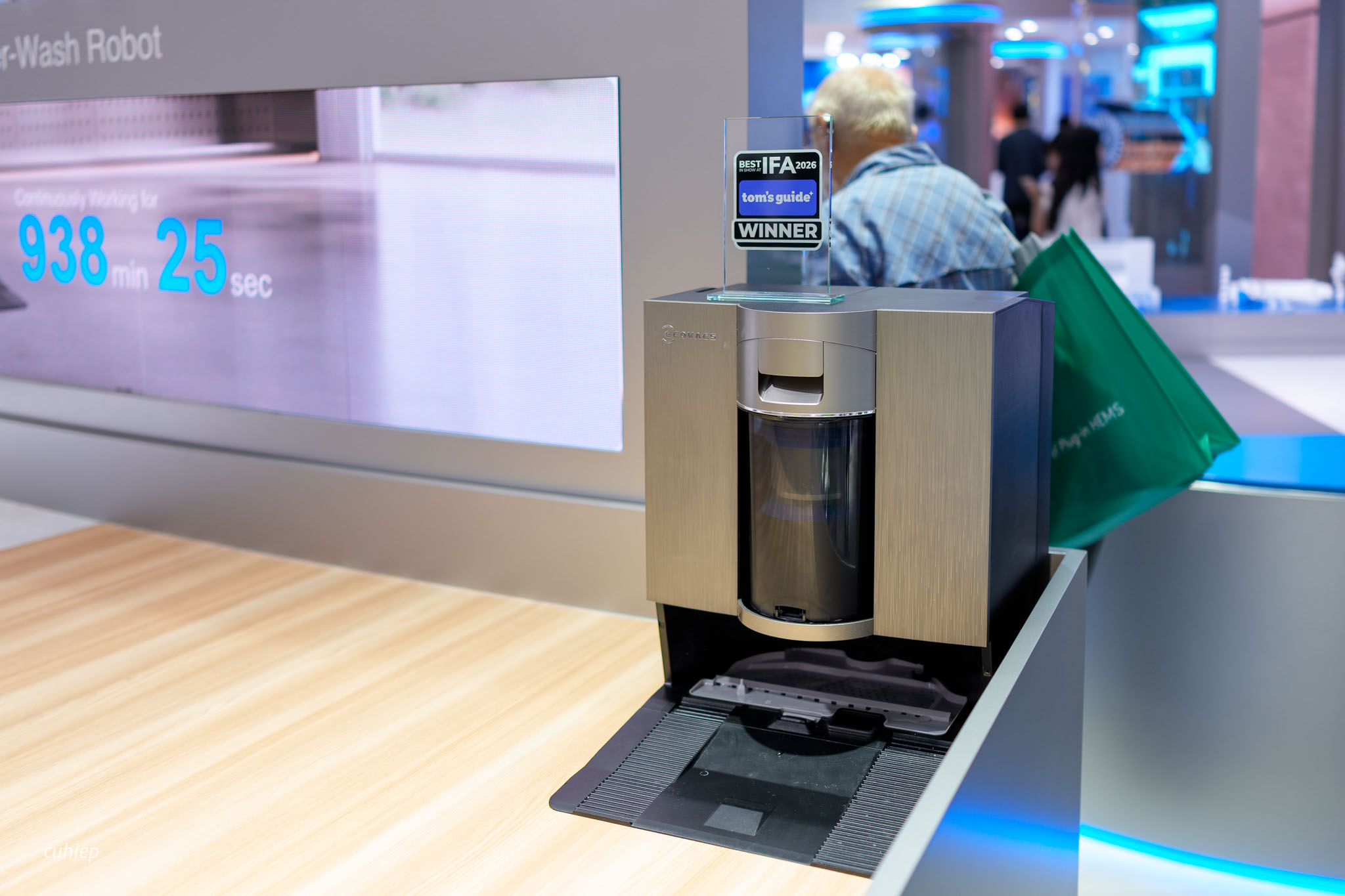 tinhte-cuhiep-IFA26-ecovacs-06.jpg