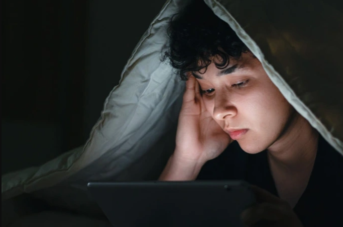 [Kinh nghiệm] Tóc rụng lả tả do thức khuya, chạy deadline và cách mình "níu kéo" góc con người