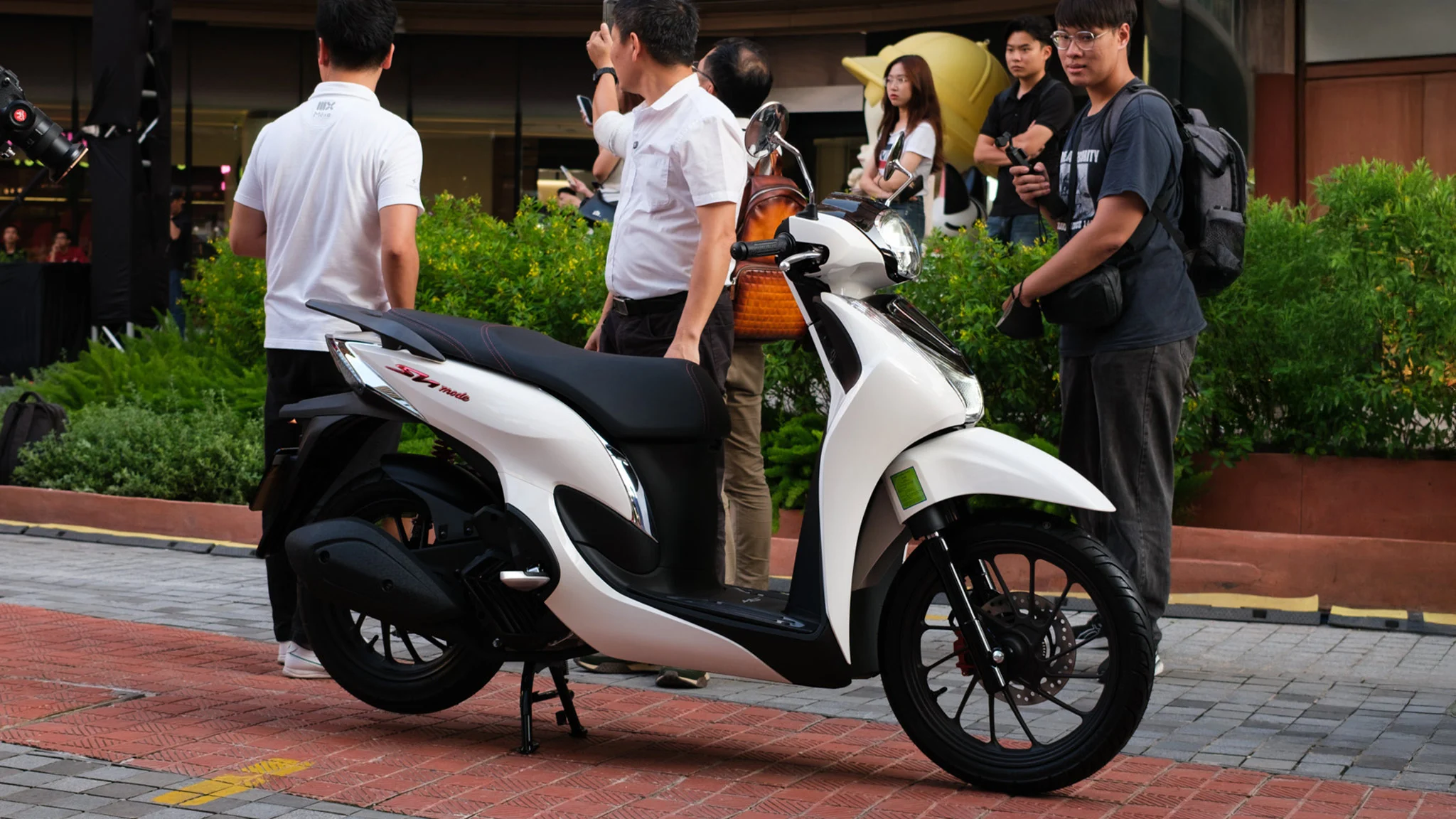 Honda SH Mode 2027 ra mắt tại Việt Nam: Đổi nhẹ thiết kế, tiêu chuẩn khí thải Euro 4, từ 60,79 triệu