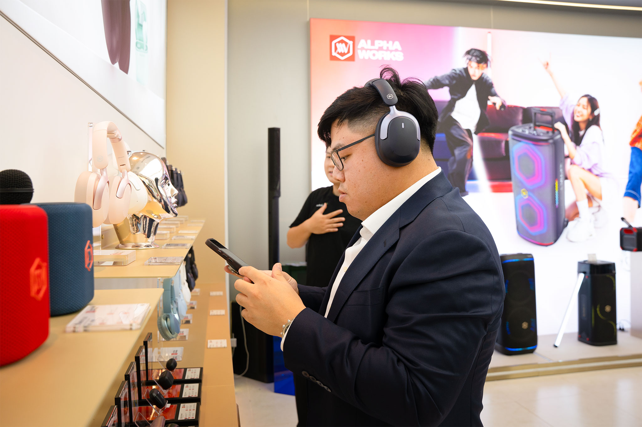 alpha-works-flagship-store-vn (1).jpg