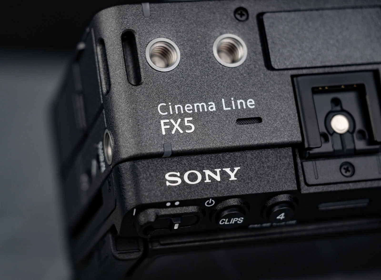 Sony FX5 bị hoãn giao hàng lần 2
