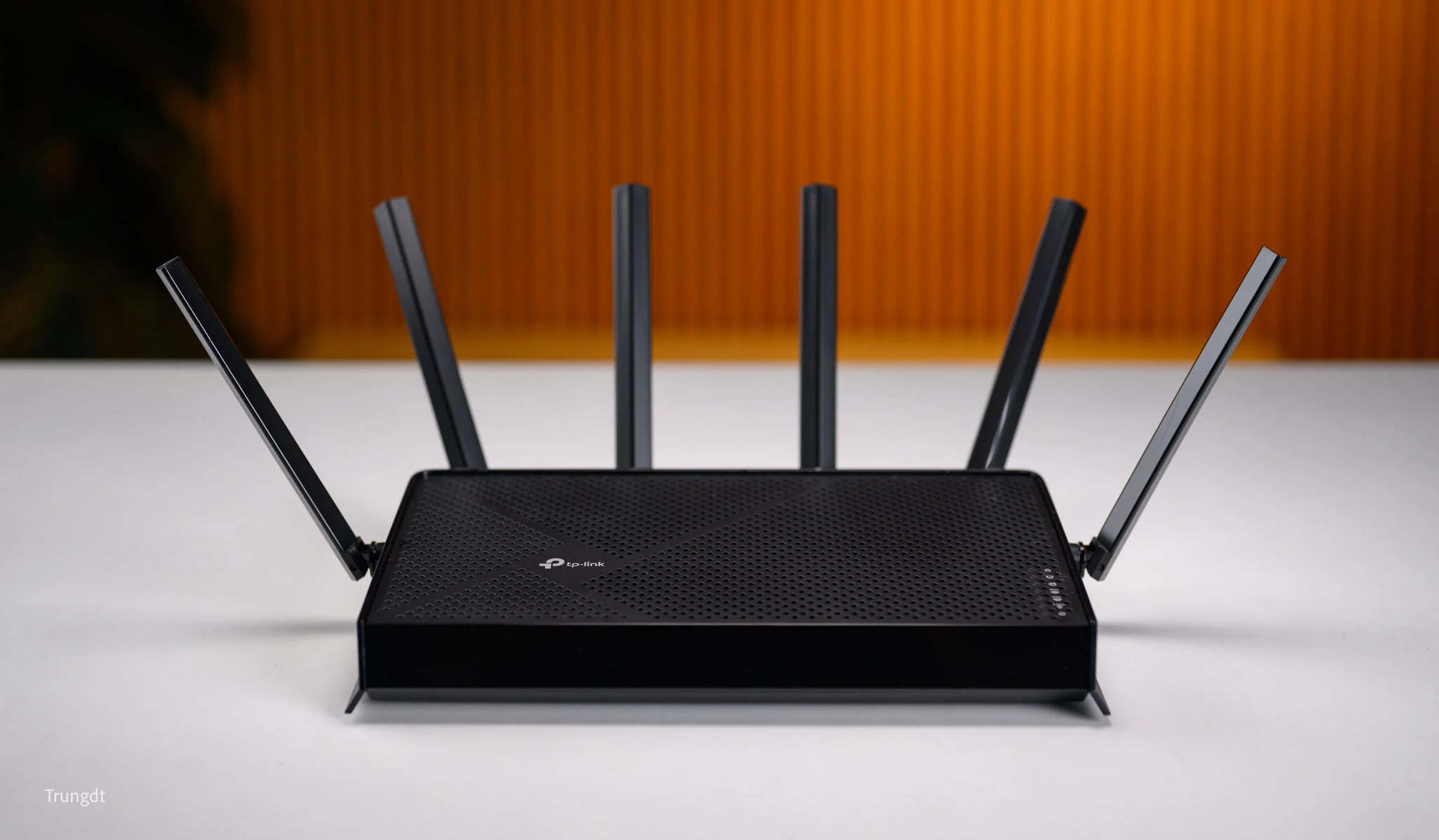 tinhte-trungdt-tp-link-be600-05.jpg