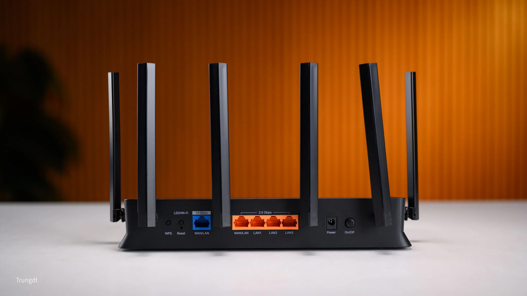 tinhte-trungdt-tp-link-be600-03.jpg