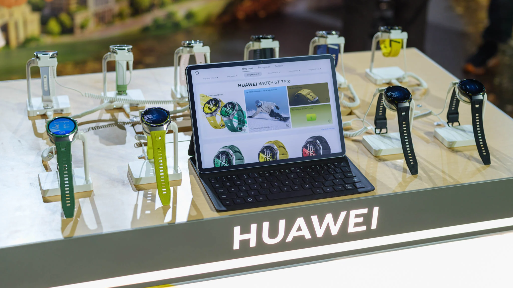 Đi xem HUAWEI WATCH GT 7 series bán ra chính thức từ 5,49 triệu; thấy cả máy tính bảng mini