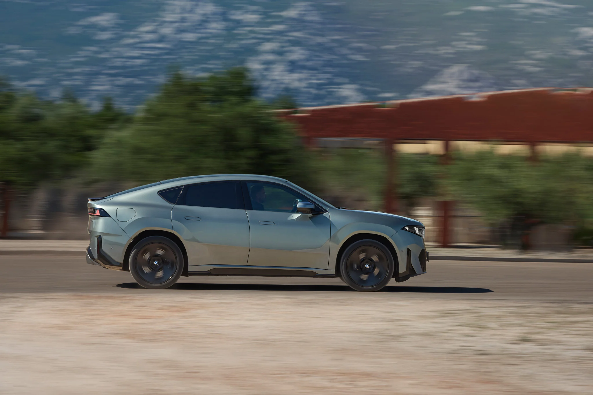 all-new-bmw-ix4-ra-mat-tinhte-15.jpg
