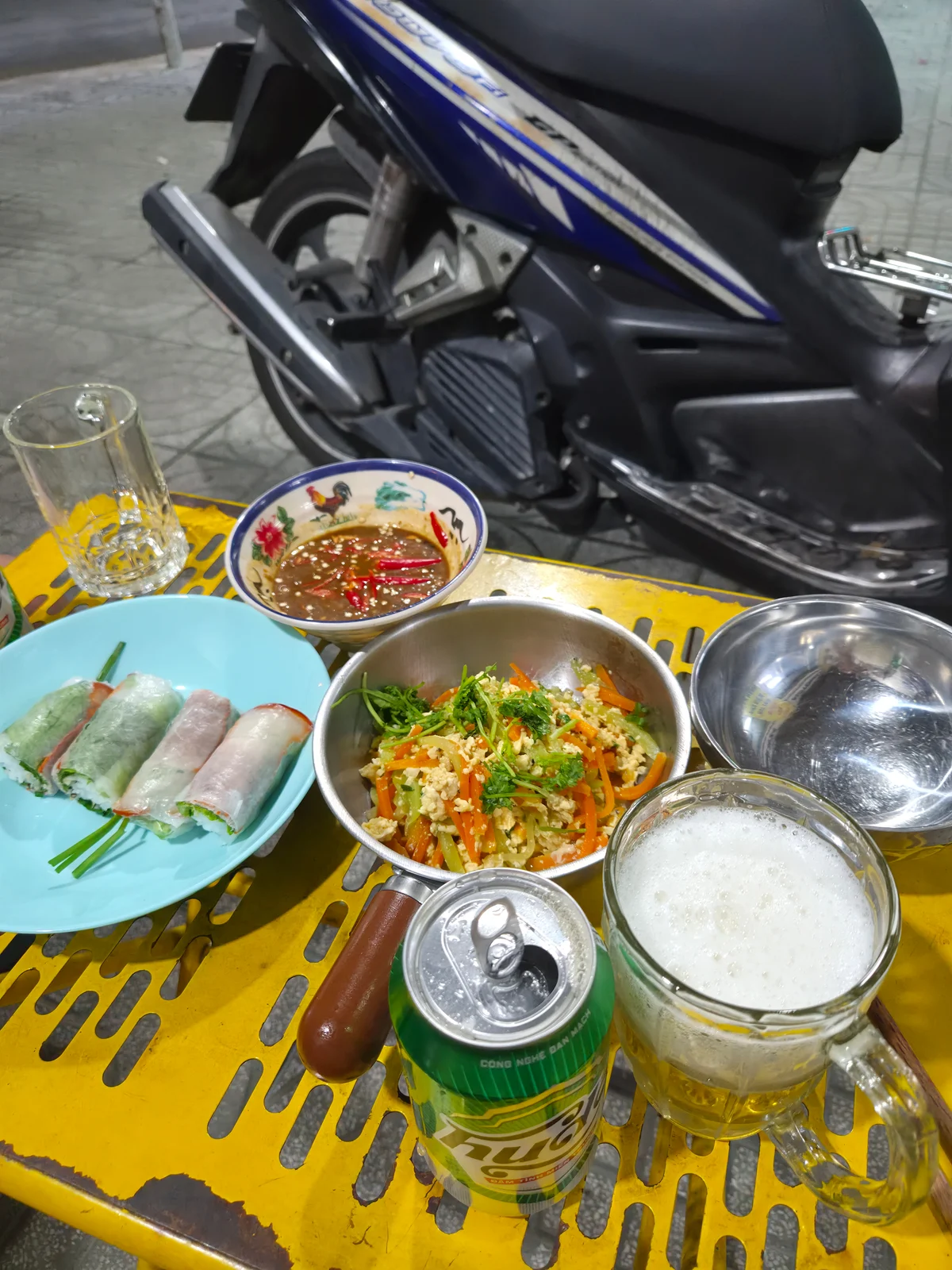 Làm vài lon