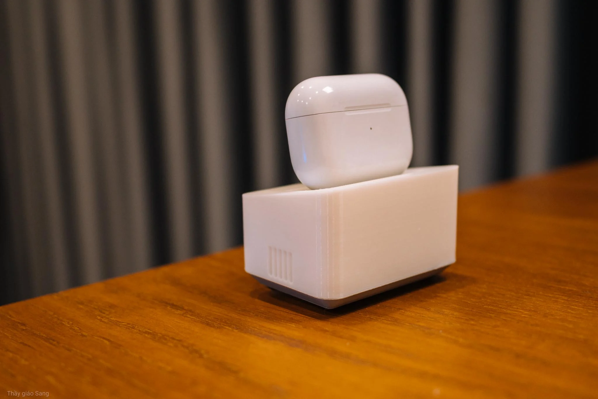 Tận dụng dây Lightning làm Dock sạc Airpods Pro