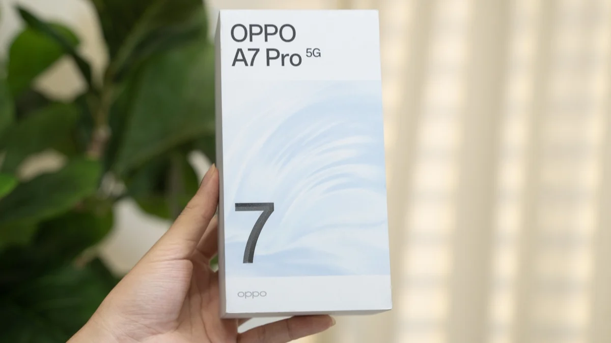 Mở hộp OPPO A7 Pro xem bên trong còn tặng kèm đủ phụ kiện không?