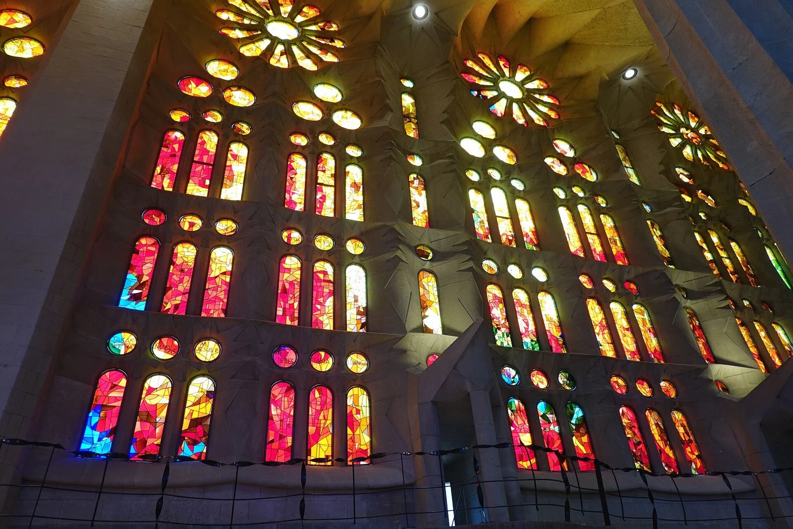 Sagrada Família giờ là nhà thờ cao nhất thế giới: tháp Chúa Giêsu chạm mốc 172,5 m