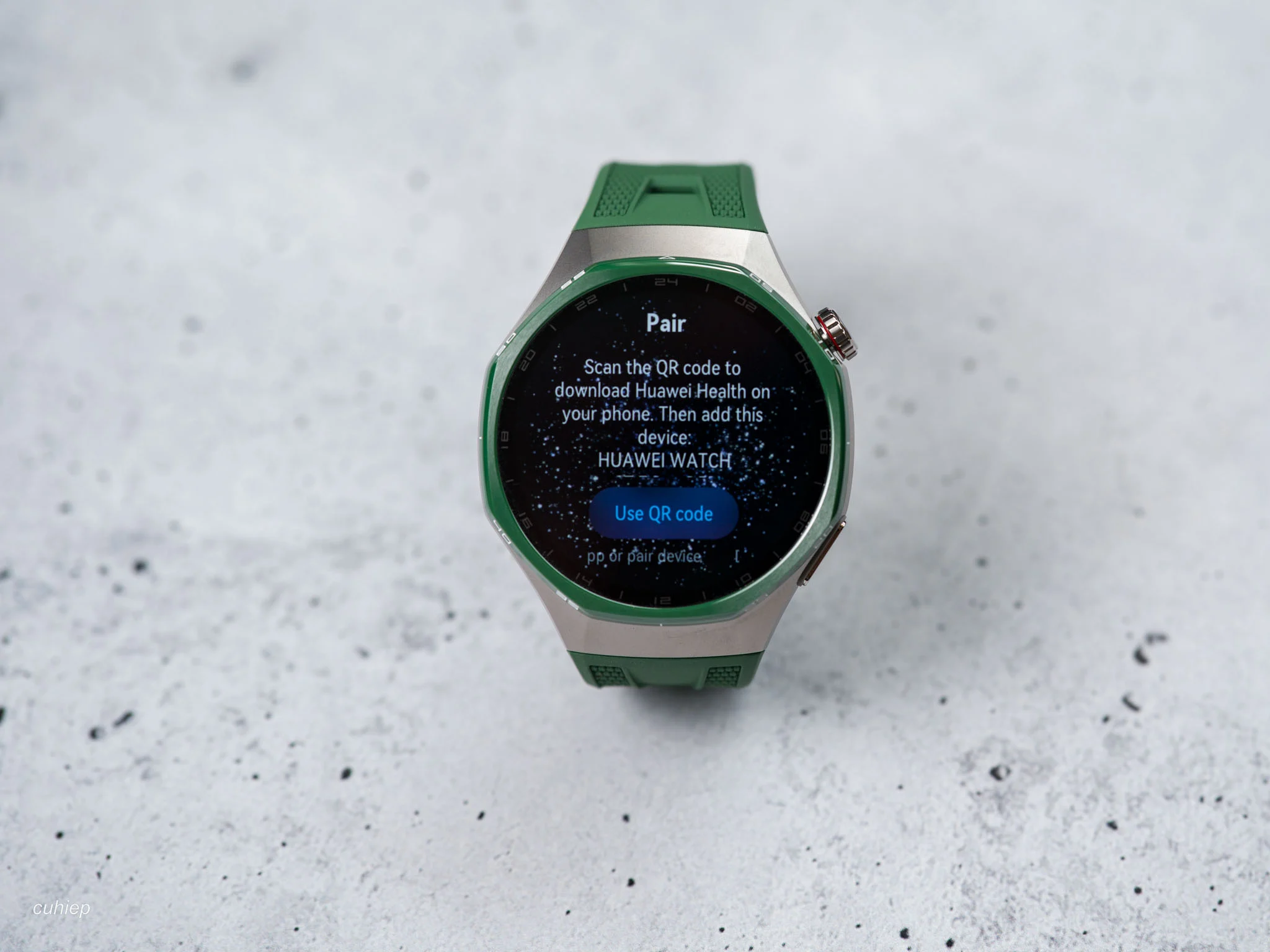 Mở hộp Huawei Watch GT 7 Pro màu xanh: viền gốm đẹp, hoàn thiện kỹ, nhưng hộp và đế sạc thì chán