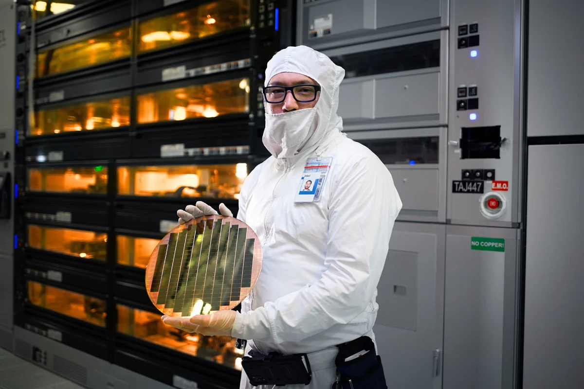 Intel được cho là đã nhận loạt hợp đồng đúc chip lớn từ Apple, NVIDIA, AMD và Google