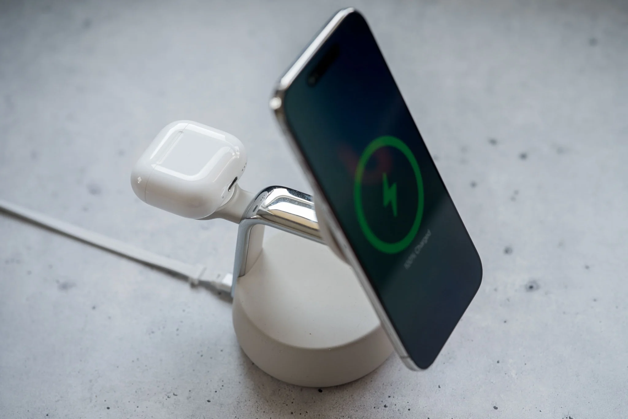 airpods5-08-sac-qi.jpg