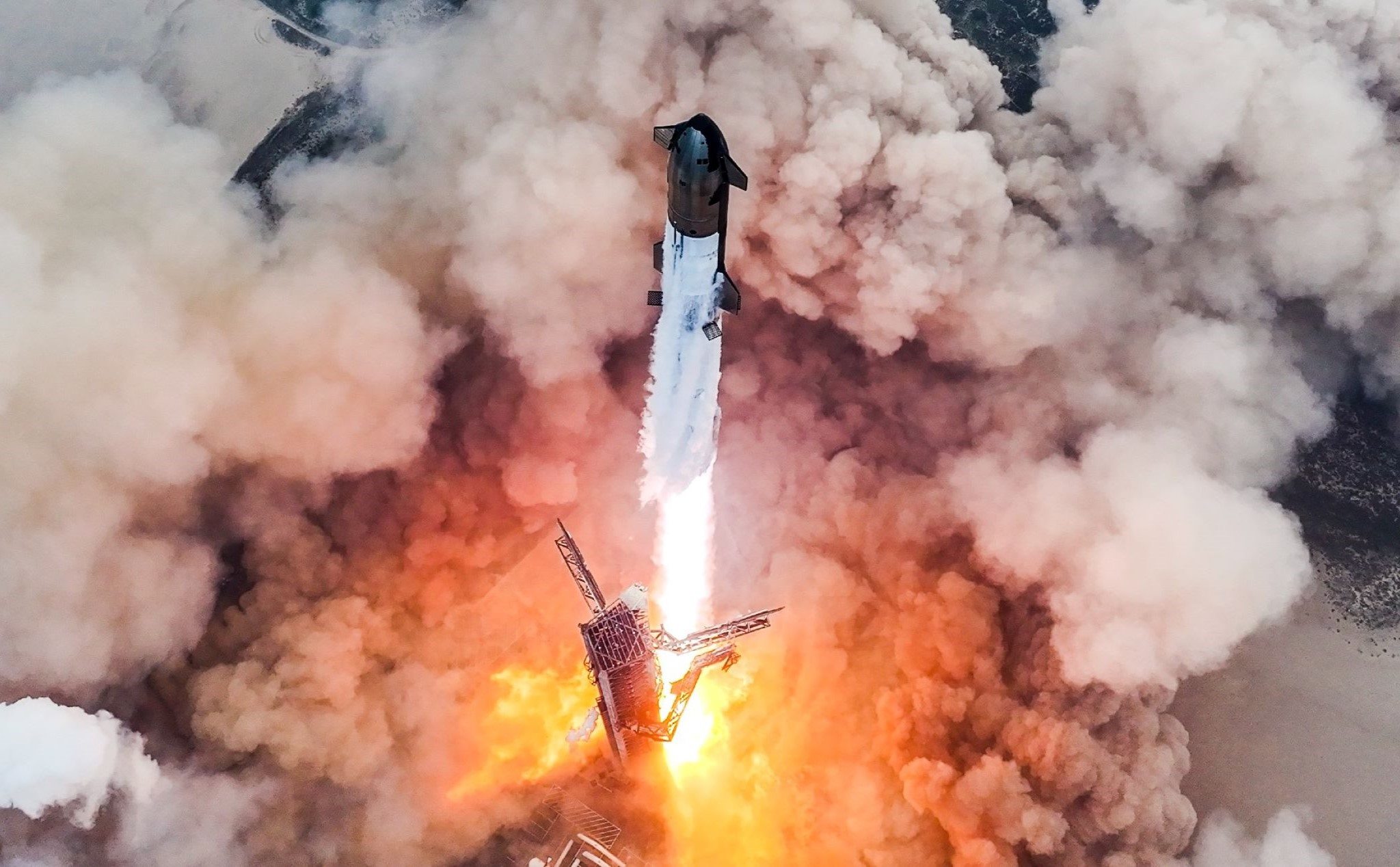 Tàu Starship của SpaceX quay lại Trái đất thành công trong lần thử nghiệm hạ cánh thứ tư