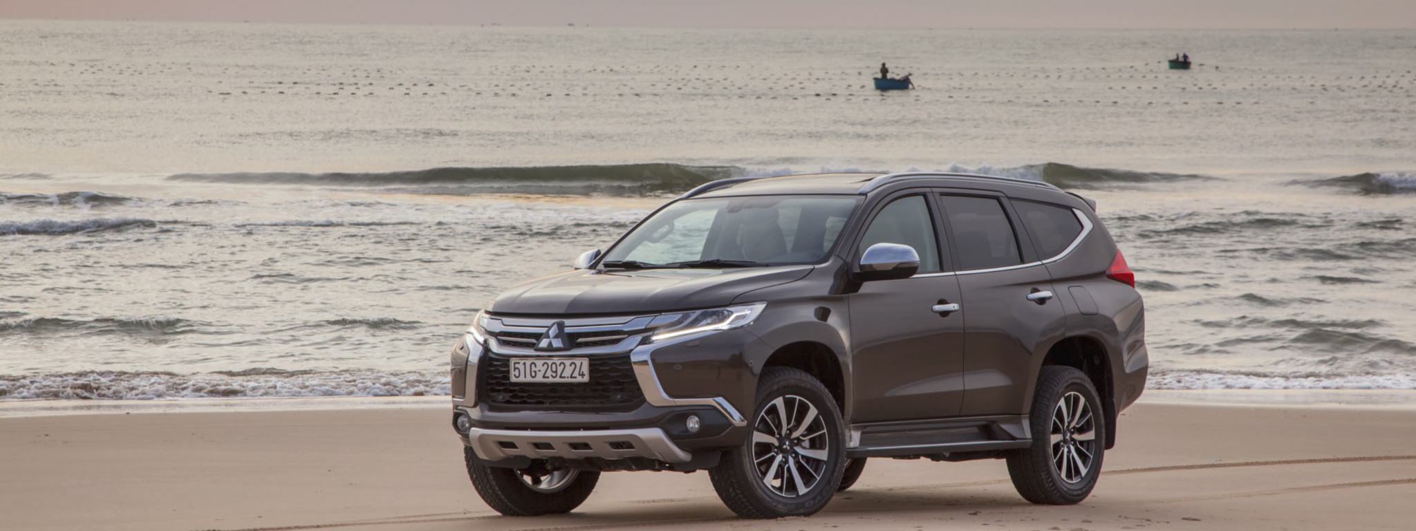 Trải nghiệm Mitsubishi Pajero Sport trên địa hình đồi cát cùng tay đua Hiroshi Masuoka
