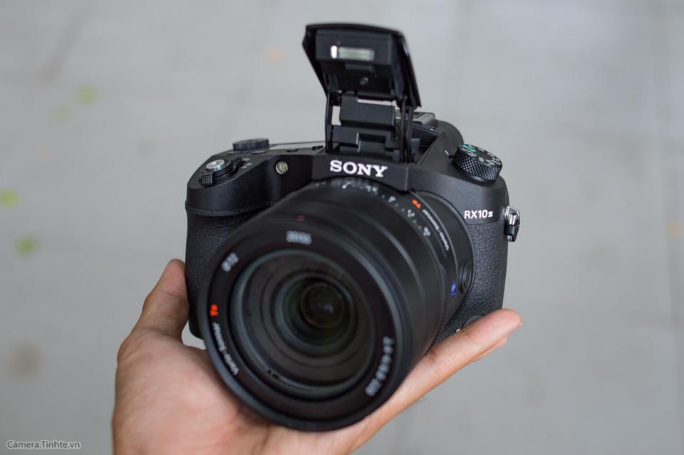 Sony_Cyber-shot_RX10_III_tinhte_2.jpg