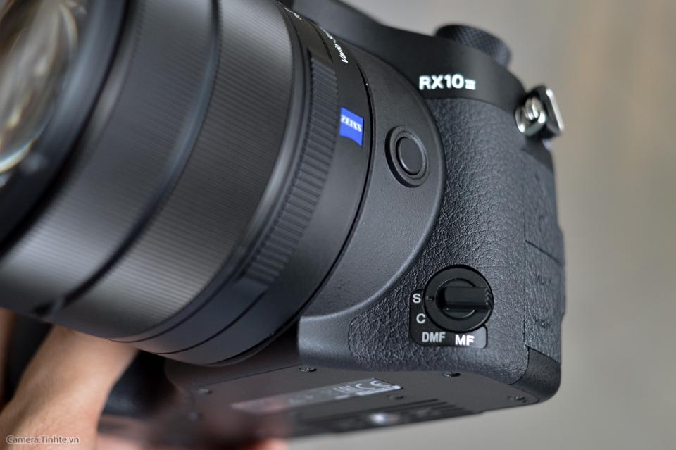 Sony_Cyber-shot_RX10_III_tinhte_7.jpg