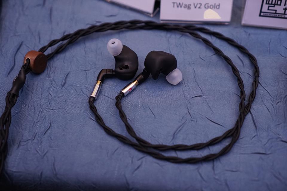 monospace-in-ears-prophile-8-2.jpg