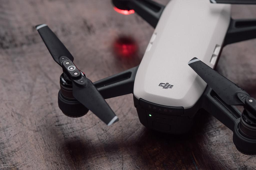 tinhte_tren_tay_dji_spark_ (1).jpg