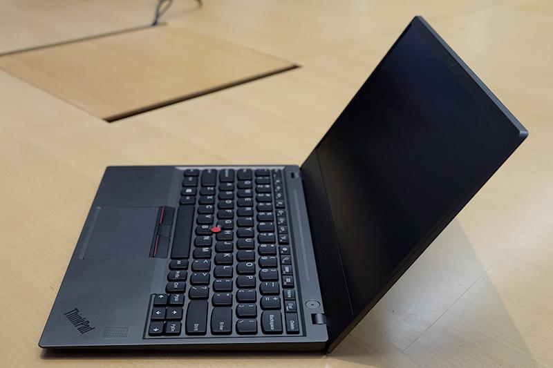 ThinkPad_X1_Carbon_proto_8.jpg
