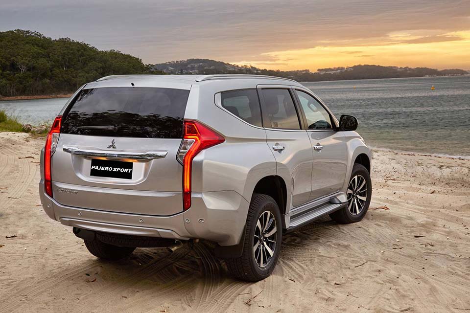 Mitsubishi_Pajero_Sport_2018_tinhte_1.jpg