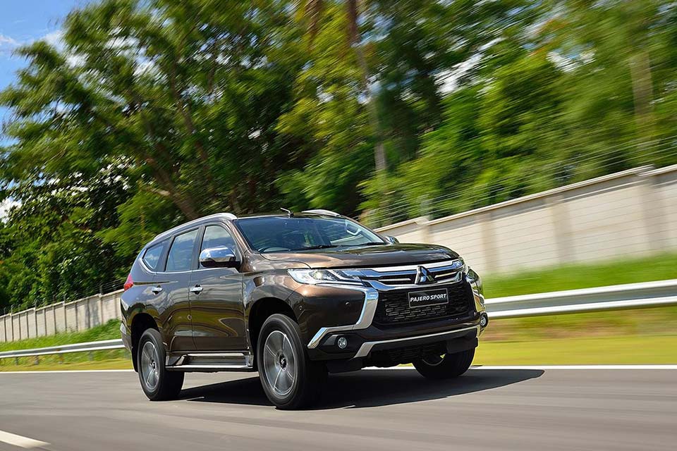 Mitsubishi_Pajero_Sport_2018_tinhte_4.jpg