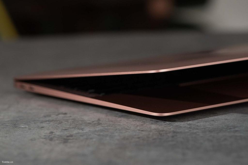 Apple_MacBook_Air_2018.jpg