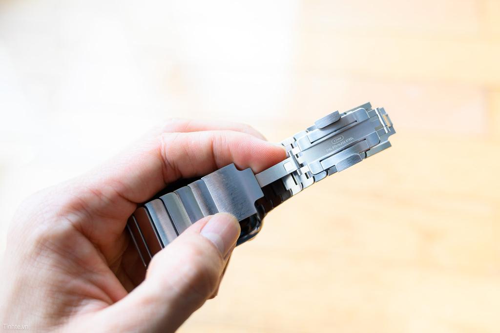 apple_watch_link_bracelet_1.jpg