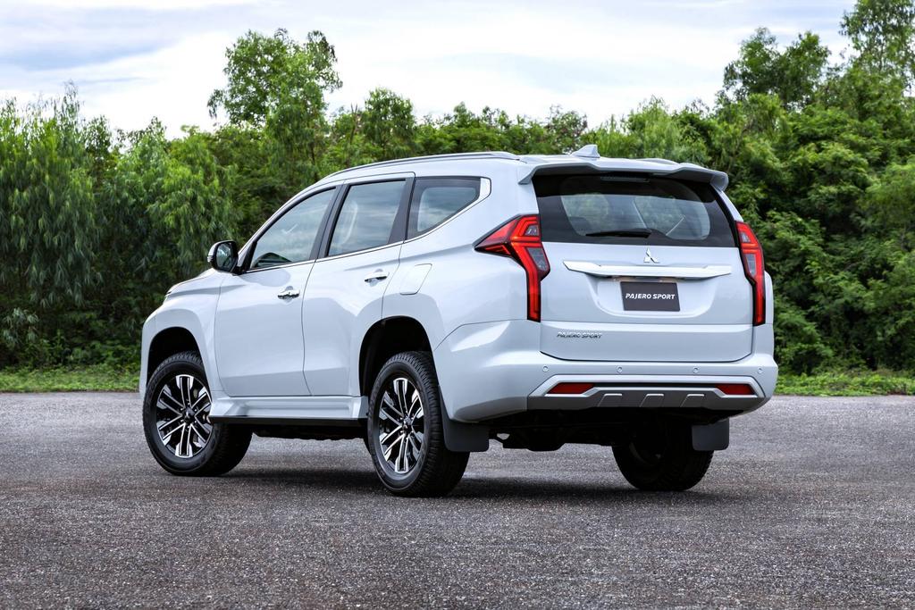 2020-mitsubishi-pajero-sport-8.jpg