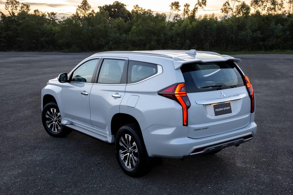 2020-mitsubishi-pajero-sport-10.jpg