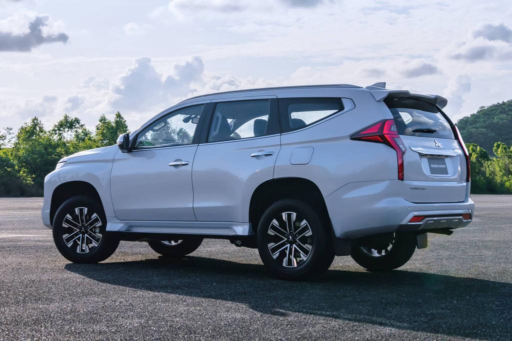 2020-mitsubishi-pajero-sport-16.jpg