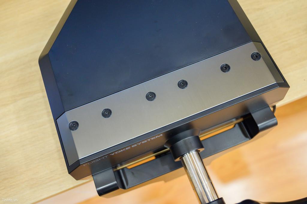 tinhte_logitech_flight_yoke_12.jpg