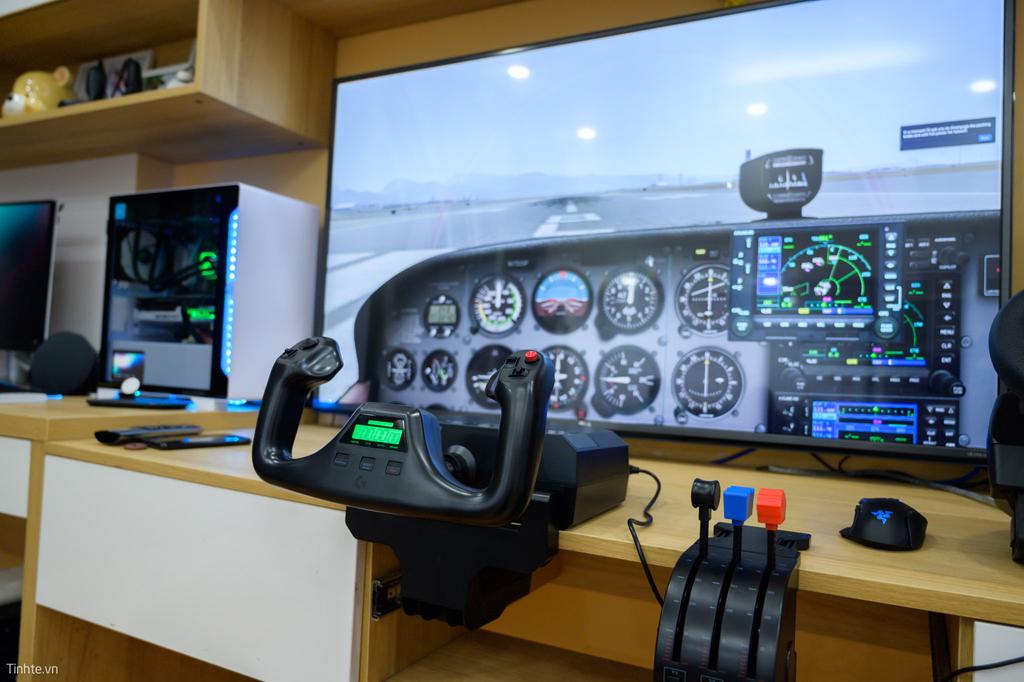 tinhte_logitech_flight_yoke_1.jpg