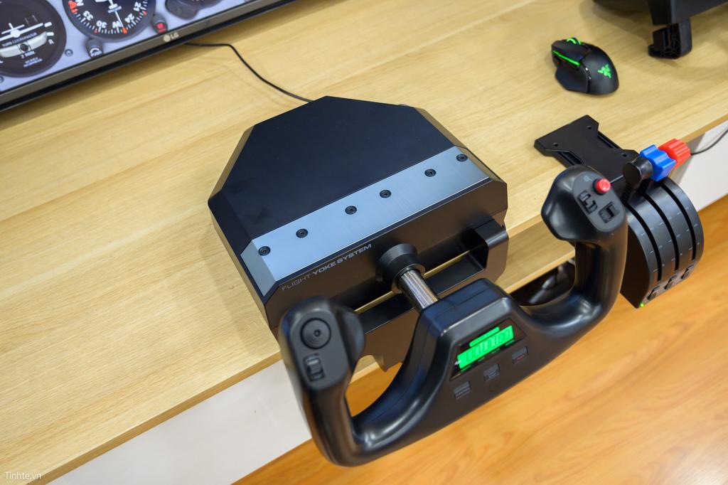 tinhte_logitech_flight_yoke_8.jpg
